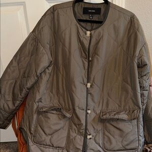 Vero Moda Quilted Button-Front lightly lined  Puffer Jacket in Olive Green